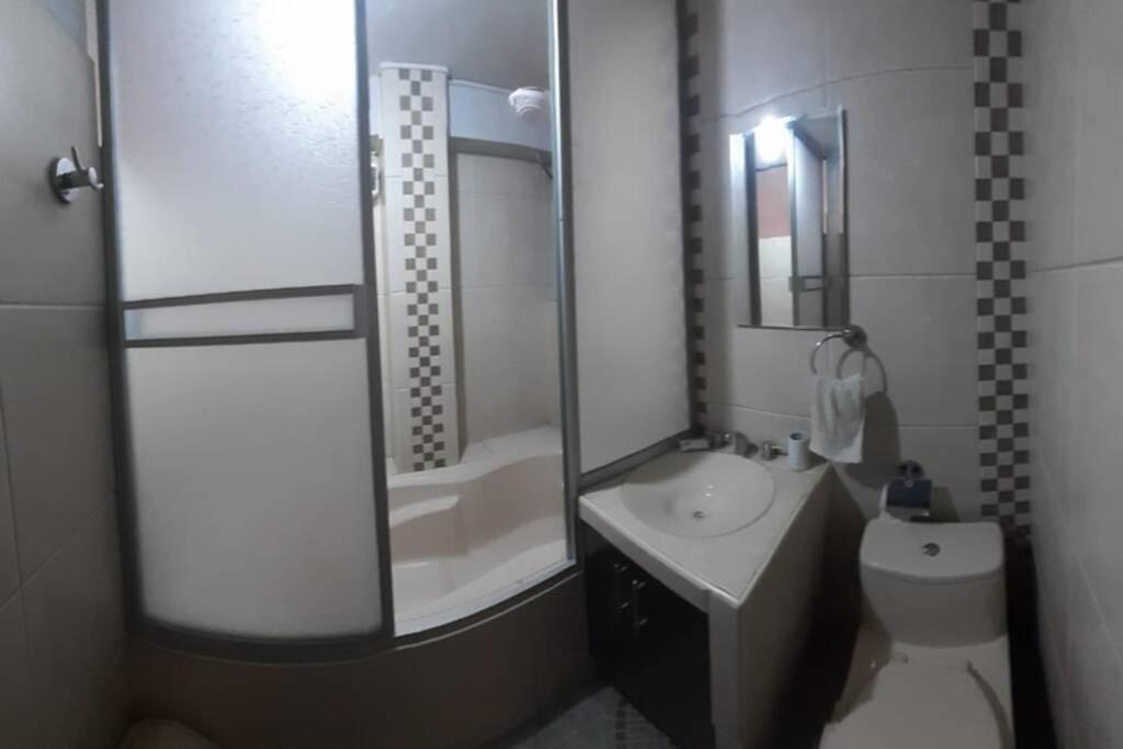 A Un Minuto Del Aeropuerto Sientase Como En Casa Cusco Bagian luar foto